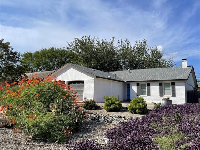 302 Skyloop Dr