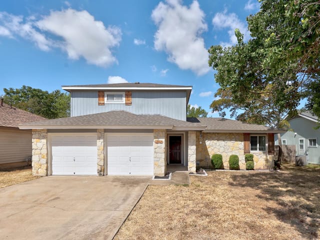 302 Splitrock ST