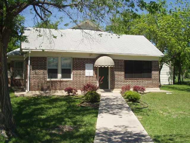 302 Valley ST