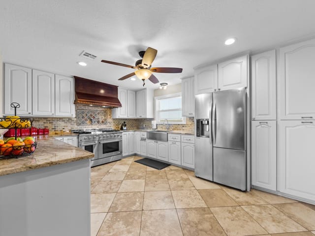 3022 N US Highway 281