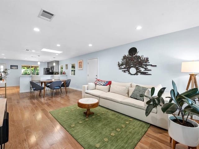 303 Linden St