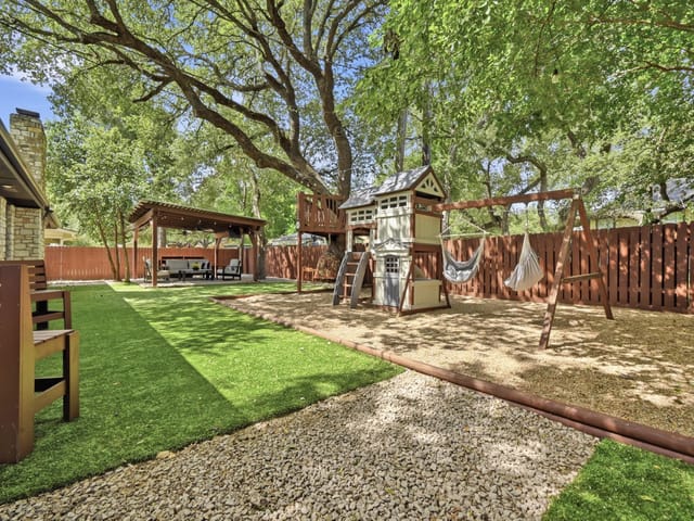 303 Pin Oak DR
