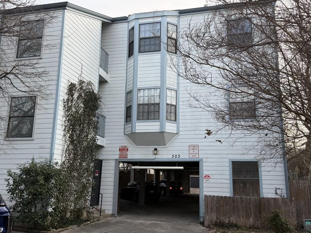 303 W 35th St Unit #202