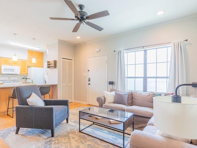 303 W 35th St Unit #301