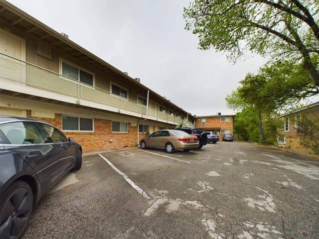 304 E 33rd St Unit #17