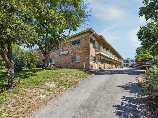 304 E 33rd St Unit #4