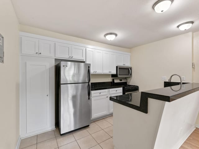 304 E 33rd St Unit #5