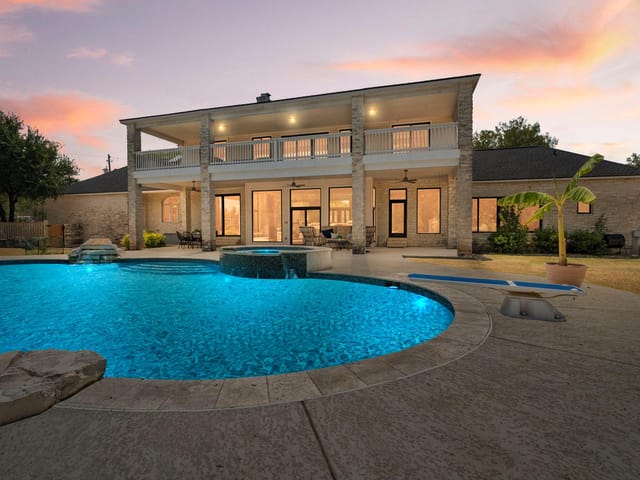 304 Harmony LN