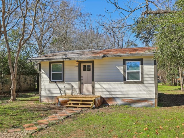 304  Harris St