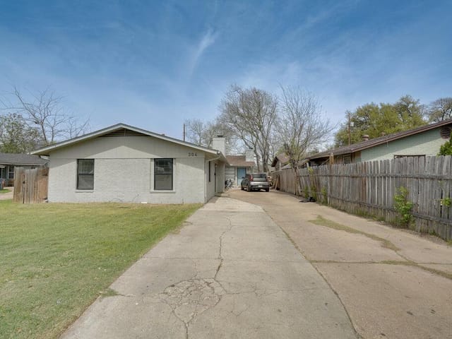 304 John Nance Garner CIR Unit #A2