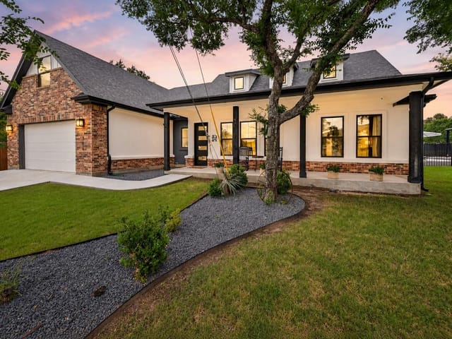304 Robinhood Ln