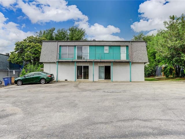 305 E Croslin St