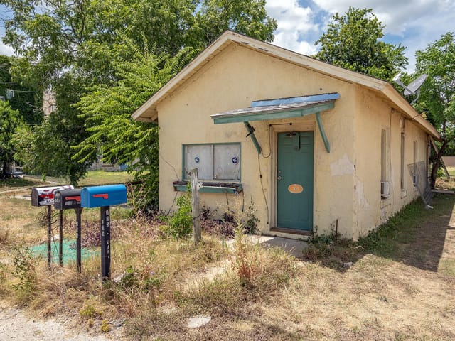 305 E Main ST