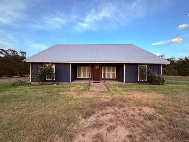 305 Goertz Dr