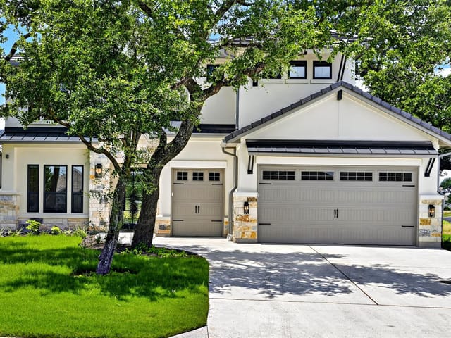 305 Indigo LN