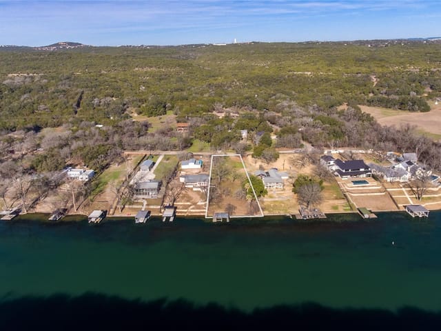 View 305 Lago Verde DR in Rio Vista Add 305 Lago Verde DR - front exterior - Luxury lot in Rio Vista Add, Austin, TX