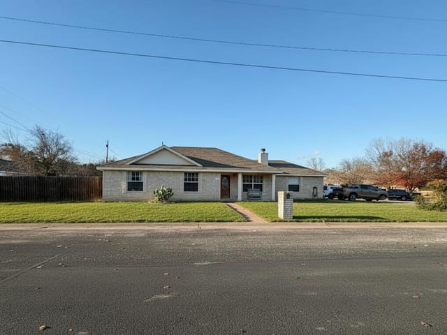 305 Maple Ln