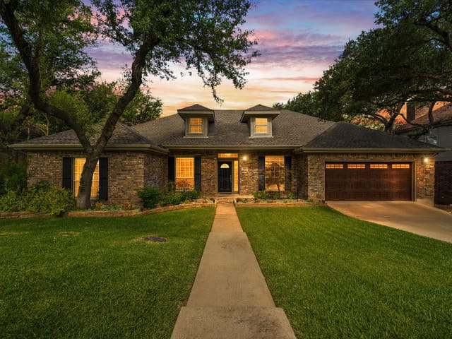 305 Riverview DR
