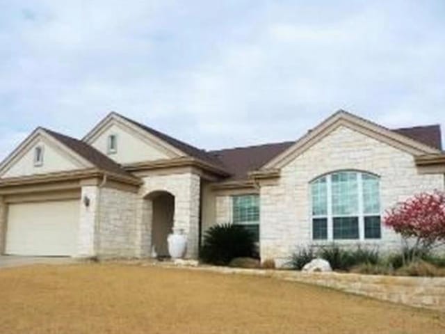 305 San Saba DR