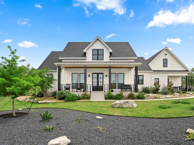 305 Spicewood Trails Dr