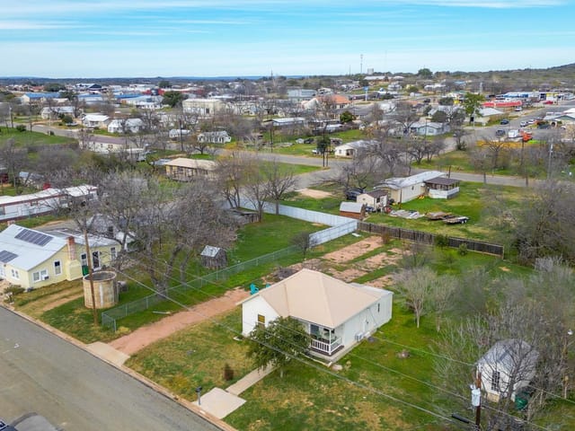 305 W Tarrant St