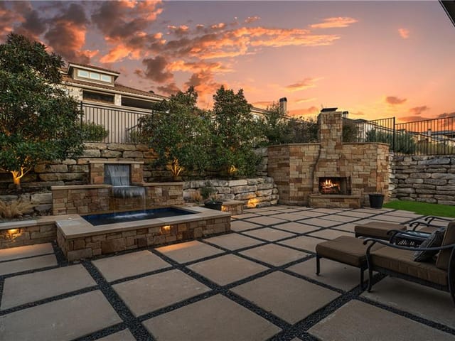 306 Bisset Ct