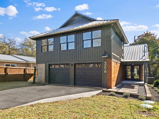 306 Bluebird CIR