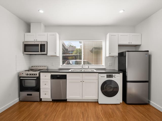 306 E 30th St Unit #104