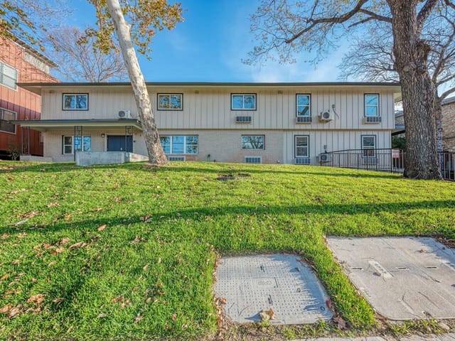 306 E 30th ST Unit #210