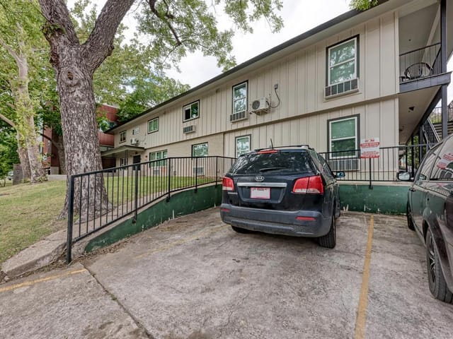 306 E 30th ST Unit #3