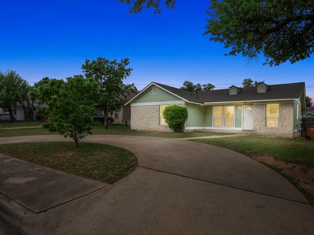306 Holliday Ct
