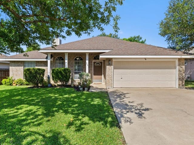 306 Lydia LN