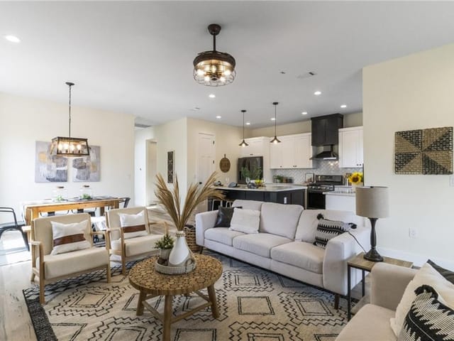 306 W 55th St