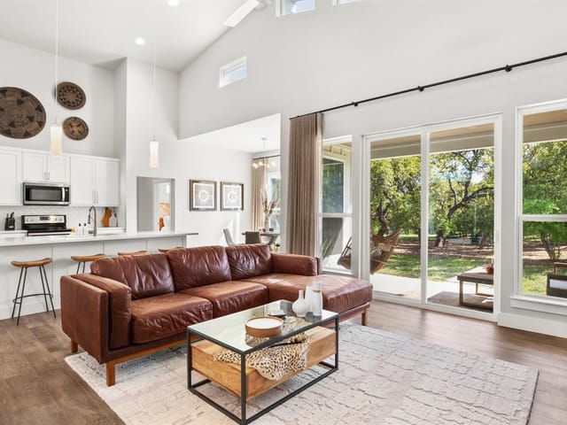 307 Bedford Dr