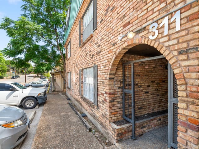 307 E 31st ST Unit #102