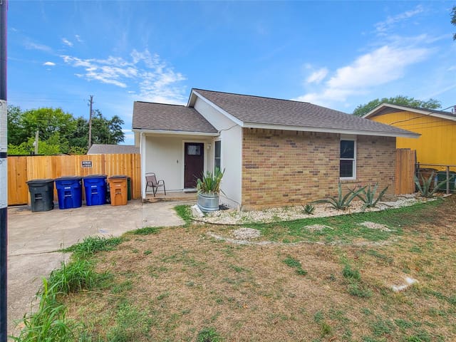 307 E Applegate Dr