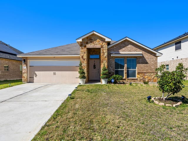 307 Paddock Ln