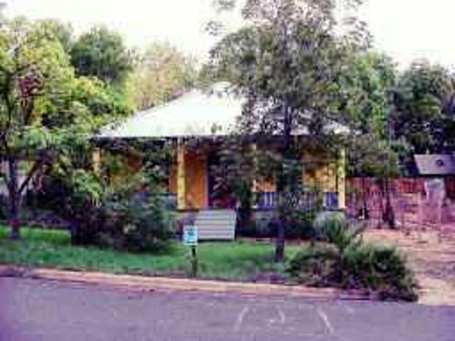 307 W ANNIE St