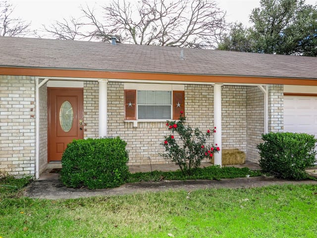 308 Golden Oaks Dr