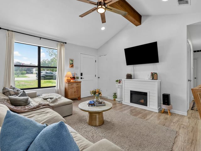 308 River Hills DR
