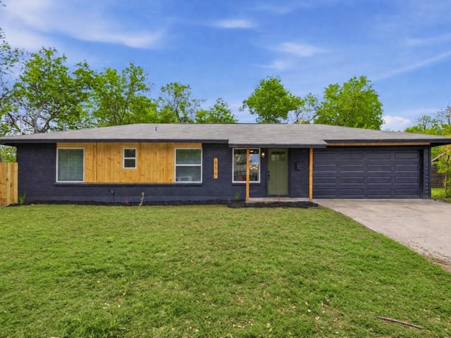 309 E Lola Dr