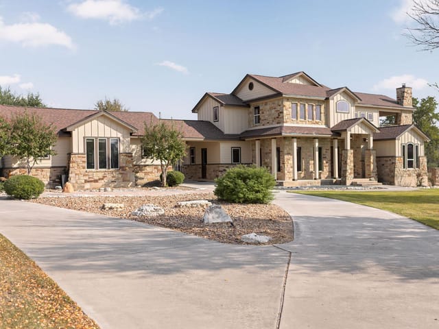 309  Hacienda Pl
