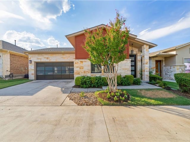 309 Jeffrey David Ln W