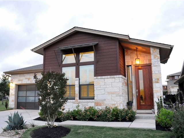 309 W Jeffrey David Ln