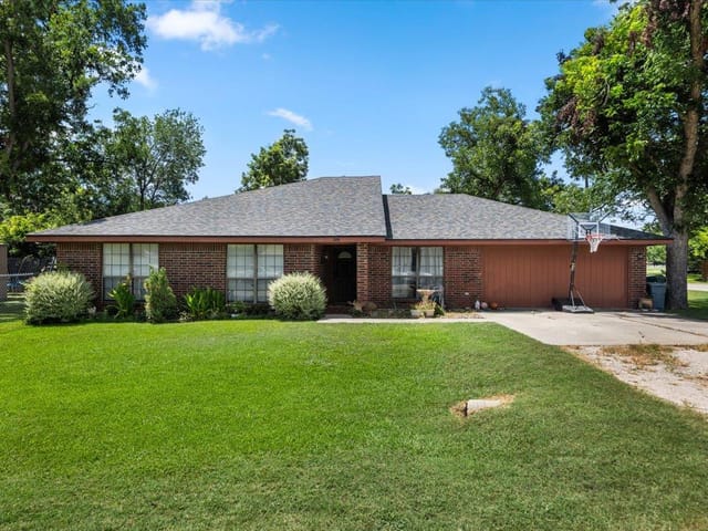 309 W Moerbe DR