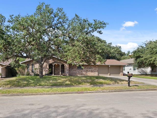 310 De Soto DR