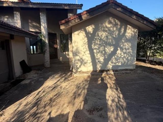 310  Golf Crest Ln