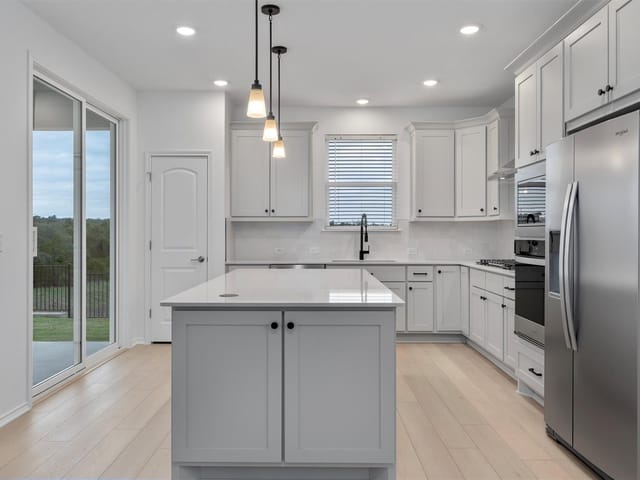 310 Livewater Ln