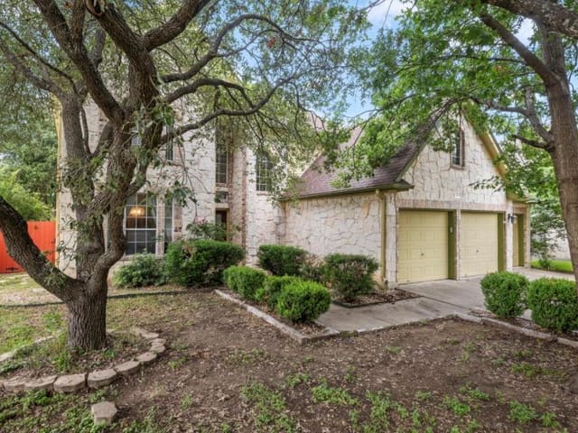 310 N Carriage Hills DR
