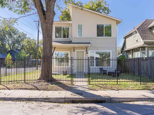 310 Pedernales St